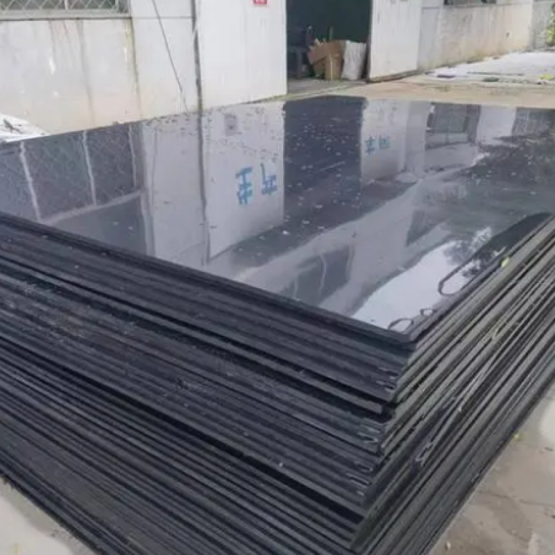 What are the characteristics of polyethylene plastic board